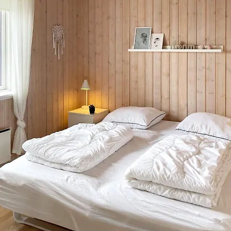 8 Person In V Ggerl Se Bøtø By