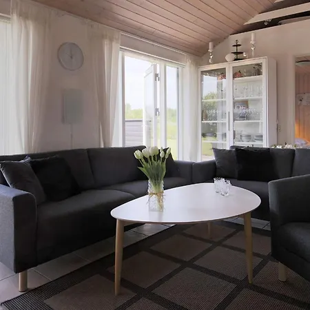4 Star In Vaeggerlose * Bøtø By