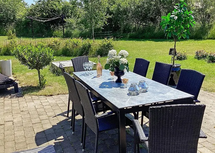 8 Person In Vaeggerlose-by Traum * Bøtø By